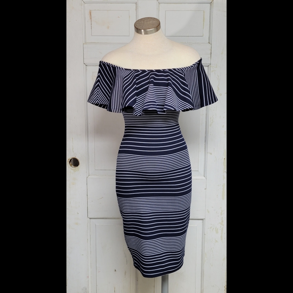Romeo + Juliet couture off shoulder navy striped dress Size S